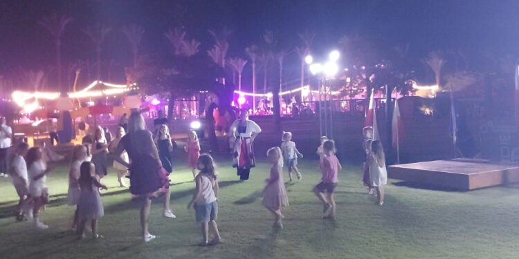 ​مهرجان الشارع بالغردقة يجذب السياح ويعزز رسائل الأمان بالبحر الأحمر وسط نسب إشغال مرتفعة.