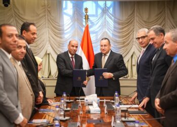 وزيرا التعليم العالي والعمل يوقعان بروتوكولًا لإعداد كوادر متخصصة في السلامة المهنية والموارد البشرية وفق متطلبات سوق العمل، ويطلقان مبادرة وطنية لتشغيل ذوي الهمم