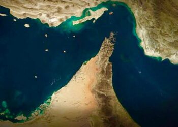القيادة المركزية الأمريكية تؤكد استمرار الملاحة في مضيق هرمز