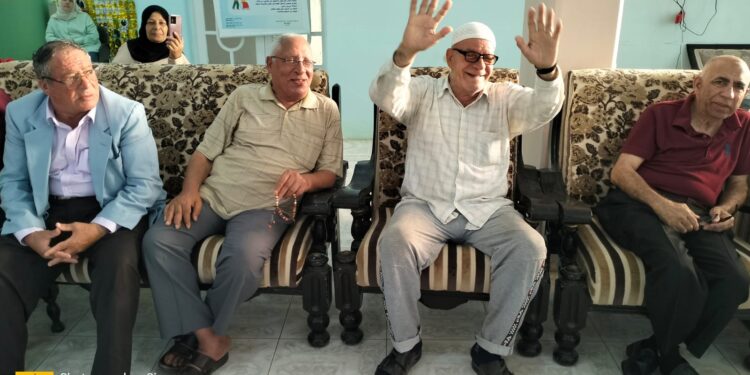(بالصور )روافد الخير تغمر قلوب اباء وامهات دار ضيافة راس البر لكبار السن بالحب والعرفان كعادتها فى كل عام .