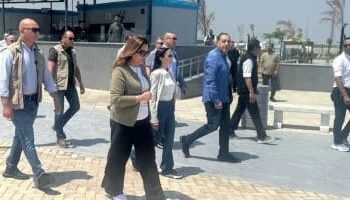 رئيس الوزراء يبدأ جولته بمحافظة البحيرة بتفقد منتزه إدكو