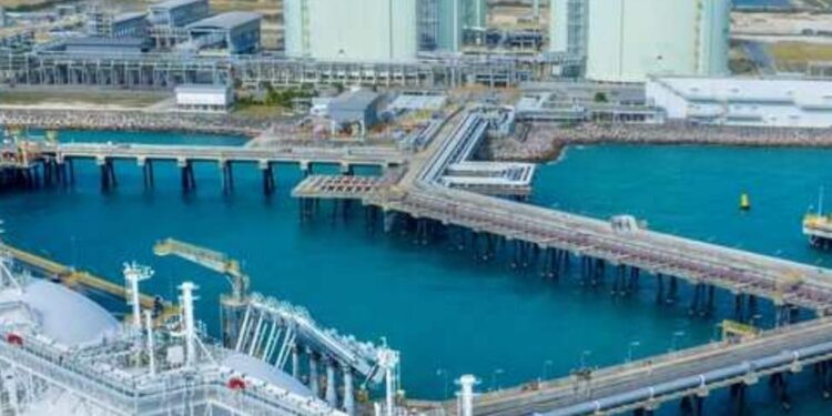 عبور أول ناقلة غاز طبيعي مسال عبر مضيق هرمز بعد الاتفاق الأمريكي الإيراني