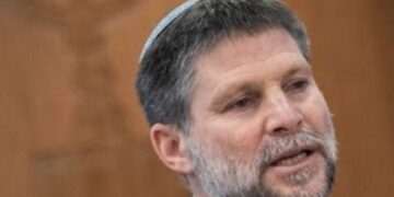 سموتريتش يهاجم الاتفاق مع إيران ويدعو إلى إسقاط النظام بالقوة