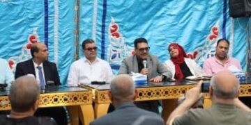 محمد فودة رئيس شركة مياه القليوبية يبحث مطالب المواطنين بحضور النائب حاتم الشامى