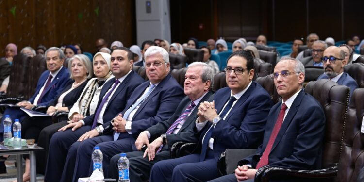 بحضور كوكبة من قيادات التعليم العالي والبحث العلمي.. جامعة القاهرة تطلق المؤشر العالمي للبحث والتطوير والابتكار من أجل التنمية