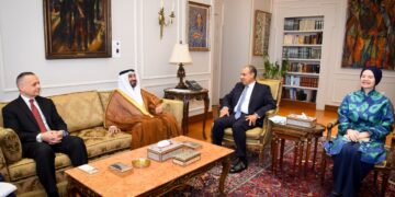 خلال لقائه وزير الخارجية المصري:رئيس البرلمان العربي يشيد بدور مصر بقيادة الرئيس عبد الفتاح السيسي في دعم العمل العربي المشترك ويثمن دعمها المستمر للبرلمان العربي