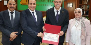 رئيس جامعة المنوفية يكرم الكليات الفائزة في مسابقة التميز البيئي للفصل الدراسي الثاني ويشيد بجهود الكليات