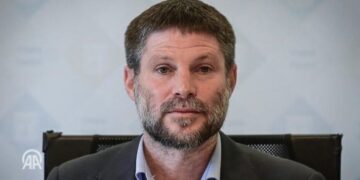 هآرتس: محلل إسرائيلي يهاجم سموتريتش ويصفه بأنه يعاني “جنون العظمة والجهل المتغطرس”