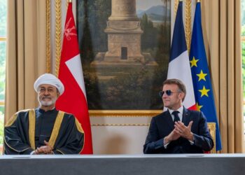 هيثم وماكرون يشهدان توقيع عدد من الاتفاقيّات ومذكّرات التّفاهم خلال مُنتدى رجال الأعمال بباريس