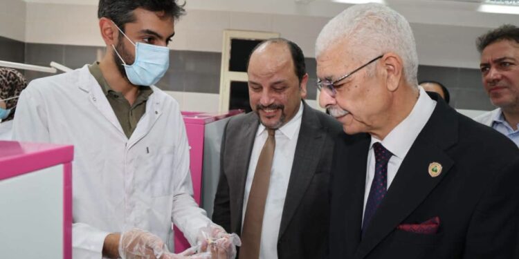في حب مصر.. رئيس جامعة المنوفية يتفقد يوم الكشف المجاني بطب الأسنان واستقبال أكثر من 500 حالة تزامنًا مع ذكرى 30 يونيو.