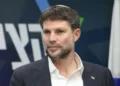 سموتريتش: سنبقى في جنوب لبنان حتى نزع سلاح حزب الله بالكامل.. ويكشف مخططًا لتوسيع الاستيطان نحو غزة