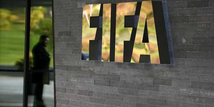 احتجاجا على خطة إنفانتينو.. استقالة كبير مستشاري رئيس “فيفا”