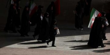 ترامب يمنح إيران “مهلة أسبوعا” لإقامة جنازة خامنئي