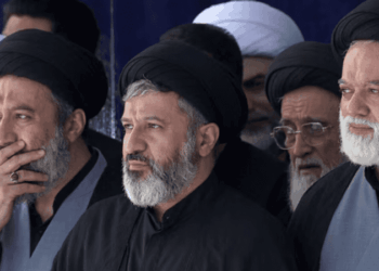 فيديو.. أبناء خامنئي يظهرون بجنازة والدهم.. ماذا نعرف عنهم؟