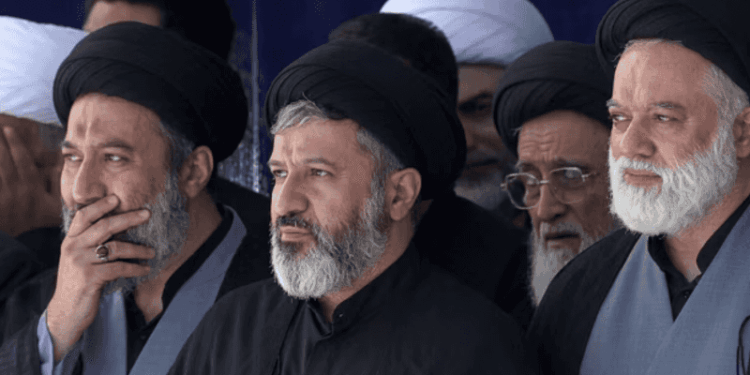 فيديو.. أبناء خامنئي يظهرون بجنازة والدهم.. ماذا نعرف عنهم؟