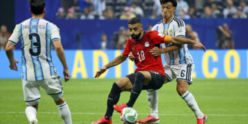 تعليق نجم روسي حول هدف مصر الملغى يعيد نشره علاء مبارك ونجيب ساويرس