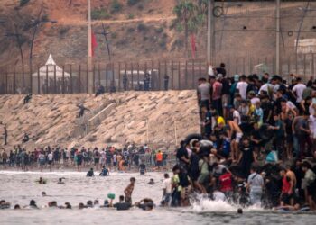 إيطاليا تعلّق العمل باتفاقية “شنغن” مع إسبانيا على خلفية أزمة المهاجرين في سبتة