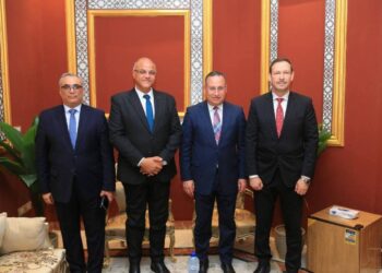 في إطار احتفالات الإسكندرية بعيدها القومي الـ 74.. وزير التعليم العالي والقائم بأعمال وزير الثقافة ومحافظ الإسكندرية يشهدان انطلاق الموسم الصيفي للمسرح بـ “الملك لير”