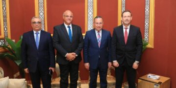 في إطار احتفالات الإسكندرية بعيدها القومي الـ 74.. وزير التعليم العالي والقائم بأعمال وزير الثقافة ومحافظ الإسكندرية يشهدان انطلاق الموسم الصيفي للمسرح بـ “الملك لير”