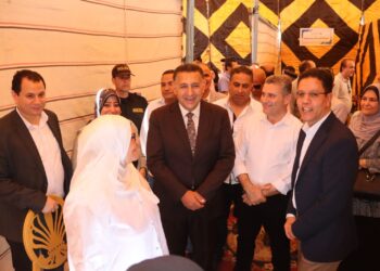 محافظ القليوبية ورئيس جامعة بنها يفتتحان القافلة التنموية الشاملة بقرية طحلة لخدمة المواطنين
