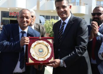 محافظ البحر الأحمر يفتتح أعمال التطوير الشامل بفندق نادي الرياضات البحرية بالغردقة