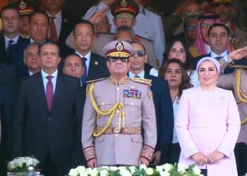 الرئيس السيسي وقرينته يستمعان لمقطوعة موسيقية خلال حفل افتتاح مقر القيادة الإستراتيجية