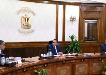 رئيس الوزراء يستعرض مع وزير الدولة للإعلام آليات تنفيذ تكليفات الرئيس السيسي