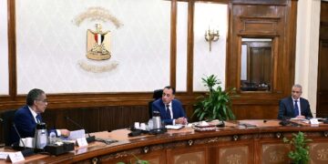 رئيس الوزراء يستعرض مع وزير الدولة للإعلام آليات تنفيذ تكليفات الرئيس السيسي