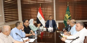 محافظ القليوبية يعقد اجتماعًا لمناقشة مشروعات المرحلتين الثانية والثالثة من المبادرة الرئاسية “حياة كريمة” بـ6 مراكز