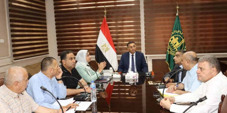 محافظ القليوبية يعقد اجتماعًا لمناقشة مشروعات المرحلتين الثانية والثالثة من المبادرة الرئاسية “حياة كريمة” بـ6 مراكز