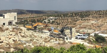 قوات الاحتلال تقتحم غرب الخليل تمهيدًا لتنفيذ عملية هدم في بلدة إذنا