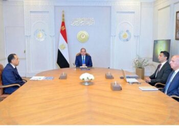 الرئيس السيسي يوجه بالتوسع في إنتاج السيارات الكهربائية وتوطين صناعتها في مصر