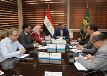 محافظ القليوبية يترأس اجتماعًا موسعًا لمتابعة الموقف التنفيذي لمشروعات مياه الشرب والصرف الصحي والوقوف على نسب التنفيذ الدقيقة