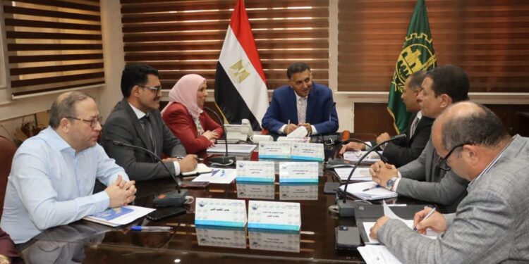 محافظ القليوبية يترأس اجتماعًا موسعًا لمتابعة الموقف التنفيذي لمشروعات مياه الشرب والصرف الصحي والوقوف على نسب التنفيذ الدقيقة
