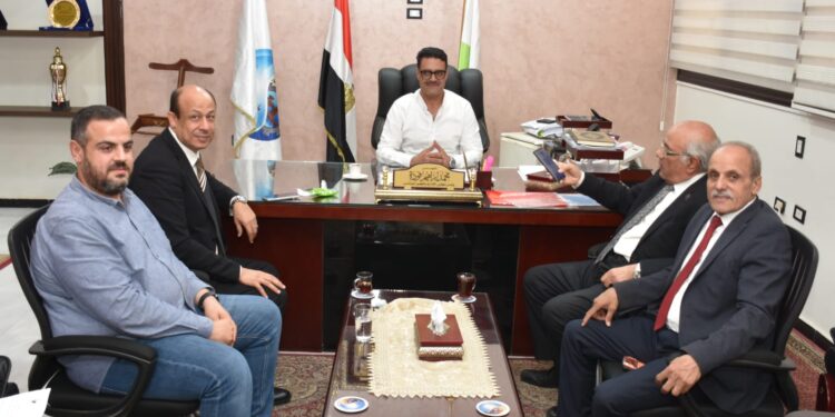 رئيس شركة مياه القليوبية يلتقي أعضاء مجلس النواب لبحث ملفات مياه الشرب والصرف الصحي وخطط تحسين الخدمات
