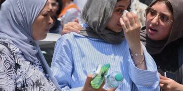 اخطاءالمنظومة التعليمية في مصر وامتحانات الثانويه العامه من خارج المنهج و أولياء الأمور تطالب برفع الدرجات في امتحان الكيمياء وبعض المواد الأخرى