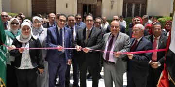 رئيس جامعة القاهرة يفتتح المقر الجديد لشئون ودعم الطلاب الوافدين
