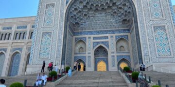 بالصور…أوزبكستان تبنى جسور وسط آسيا بمسلمي العالم