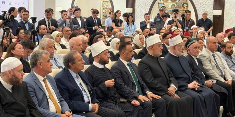 وزير الأوقاف يختتم زيارة أوزبكستان بحضور مراسم البيان الختامي للمؤتمر في سمرقند وأداء صلاة الجمعة من مجمع الإمام البخاري.