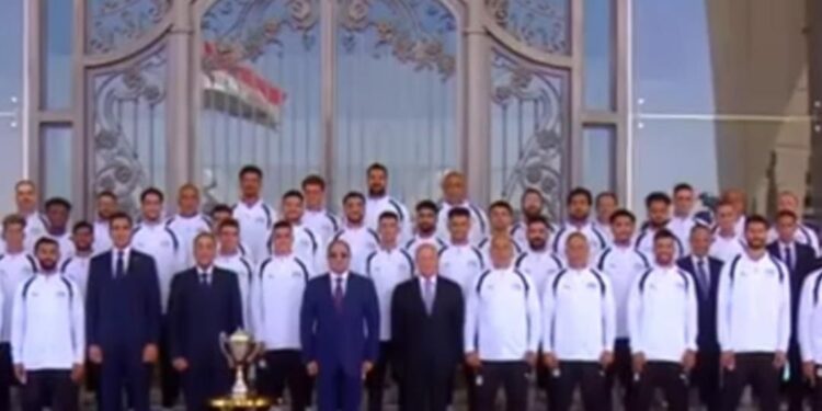 الرئيس السيسي: الشعب المصري ينتظر الكثير من المنتخب في المرحلة المقبلة( صور )