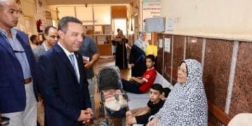 محافظ المنوفية يحيل مسؤول مخزن العهدة و5 عاملين بالغسيل الكلوي للتحقيق