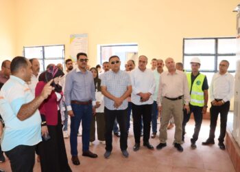محافظ القليوبية يتفقد محطتي رفع الصرف الصحي بنوب طحا والكوم الأحمر ضمن مشروعات المبادرة الرئاسية “حياة كريمة”