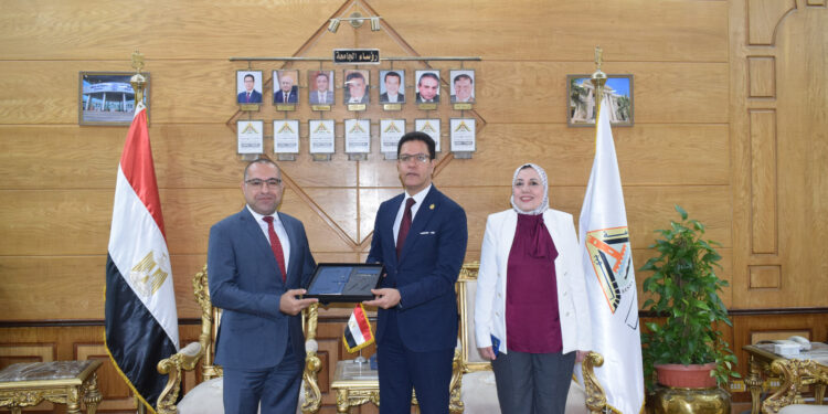 رئيس جامعة بنها يتابع إجراءات اعتماد مستشفى الجراحة من الهيئة العامة للاعتماد والرقابة الصحية (GAHAR)