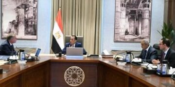 رئيس الوزراء مصطفى مدبولي يتابع مع وزير البترول عددا من الملفات الهامة