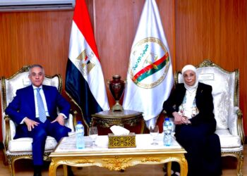وزير العدل يهنئ رئيسة هيئة النيابة الإدارية بمناسبة توليها منصبها الجديد
