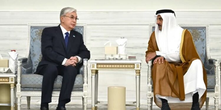 رئيس كازاخستان يلتقي أمير قطر الشيخ تميم بن حمد آل ثاني