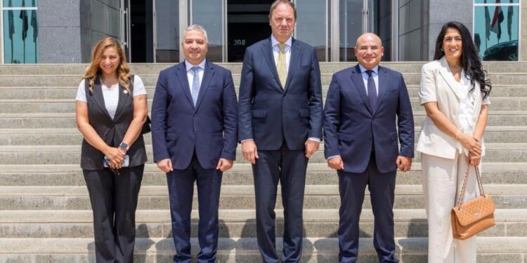 سفير بلجيكا يزور المنطقة الاقتصادية لقناة السويس