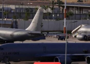 يديعوت أحرونوت: جسر جوي أمريكي متواصل إلى إسرائيل.. 8 طائرات تزود بالوقود يوميًا