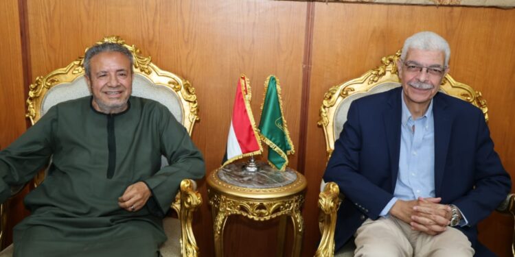 رئيس جامعة المنوفية يعلن بدء تشغيل أحدث أجهزة الليزر والمناظير بقسم جراحة المسالك البولية ويوجه الشكر للحاج صلاح خطاب على دعمه للمستشفيات الجامعية