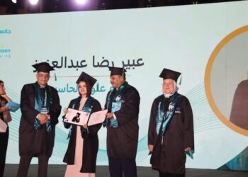 محافظ القليوبية ورئيس مجلس أمناء جامعة بنها الأهلية يشهدان احتفالية تخريج أول دفعة من طلاب الجامعة